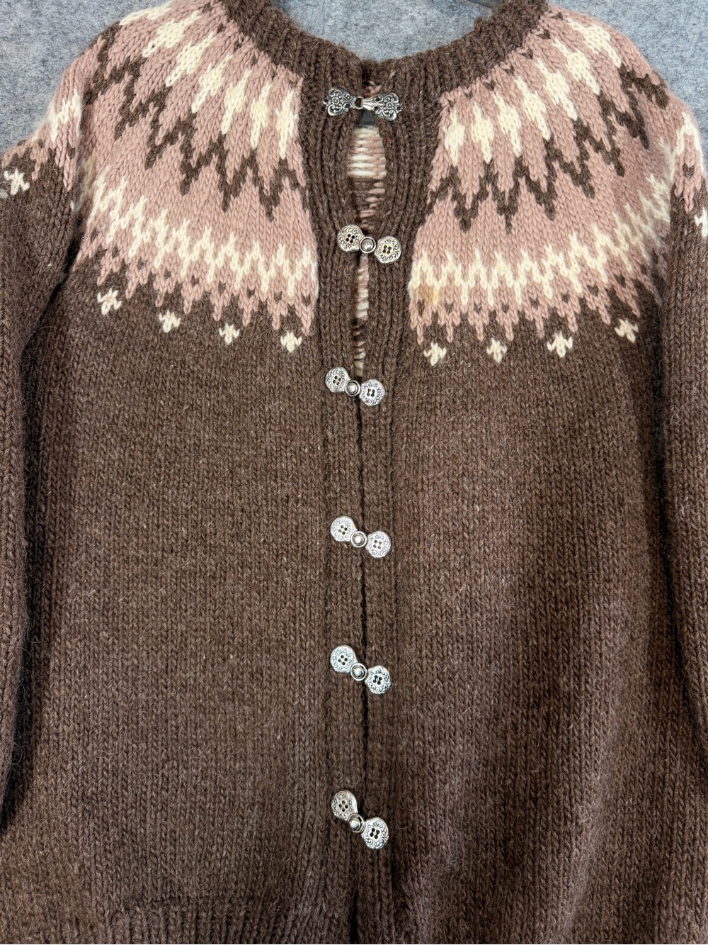 Vintage Icelandic Wool Cardigan Brown Nordic Fair Isle Metal Clasp Sweater Chic - Picture 4 of 16